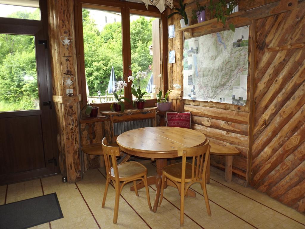 Bar Hotel Restaurant Le Margeriaz Les Déserts Buitenkant foto