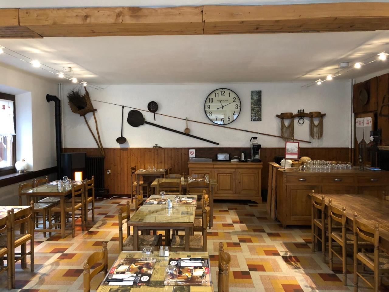 Bar Hotel Restaurant Le Margeriaz Les Déserts Buitenkant foto